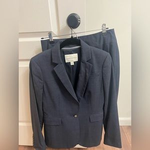 Banana Republic, 3 pieces of beautiful versatile Suit, blue, size 4